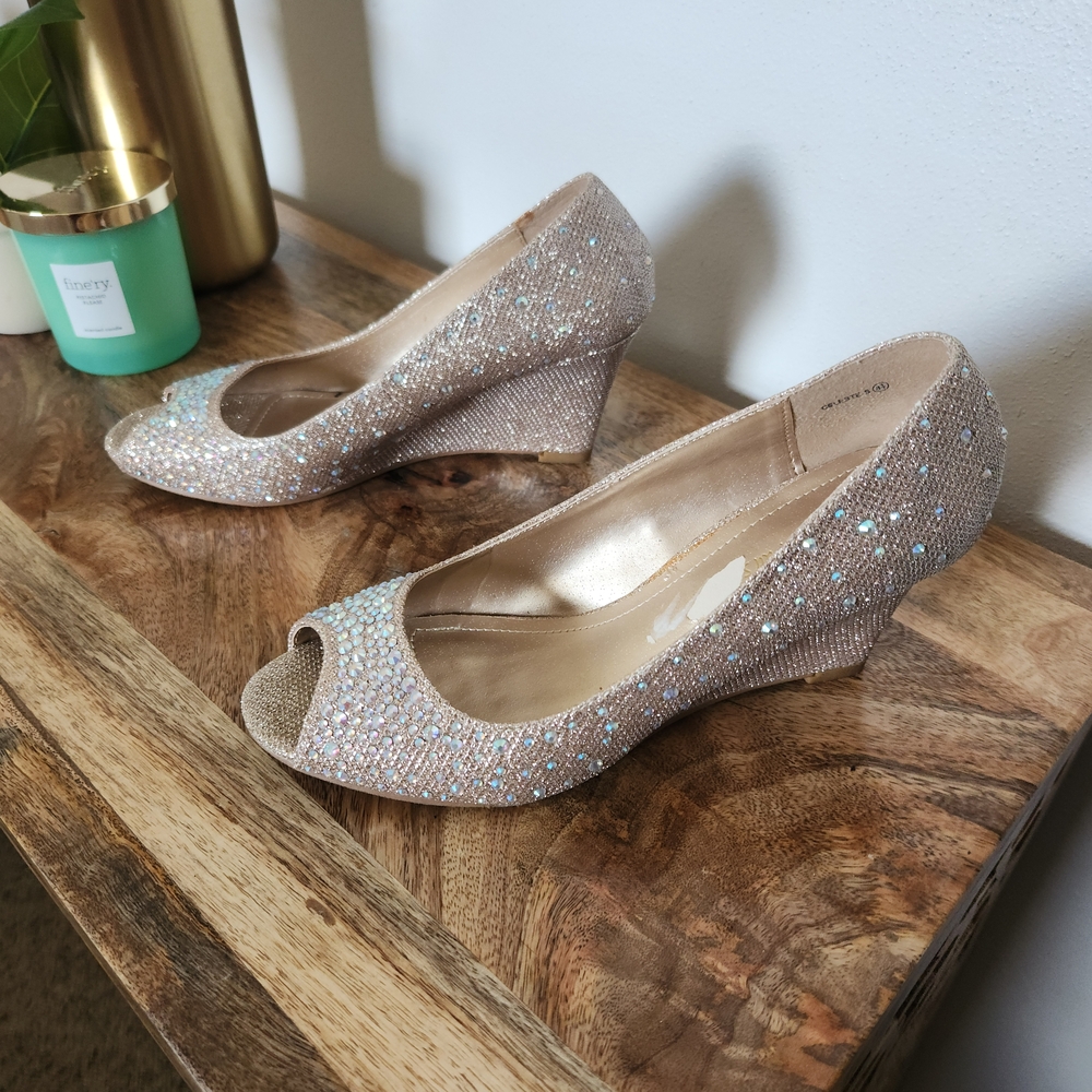 Dream Pairs Glittering Tan Wedges